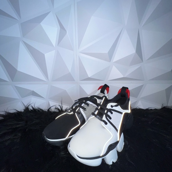 Givenchy | Shoes | Givenchy Jaw Lowblack White Sneakers  display picture 1